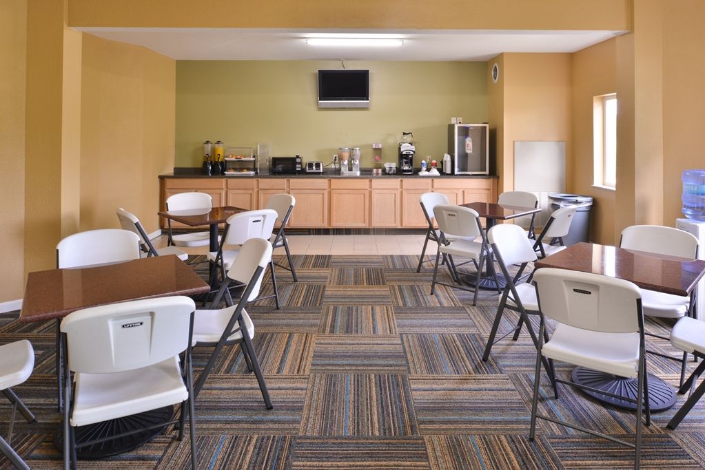 Baymont By Wyndham Kingdom City Restaurante foto